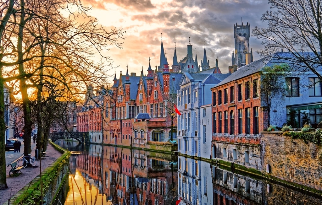 Canals-of-Bruges-Brugge-Belgium.-Winter-evening-view.-min